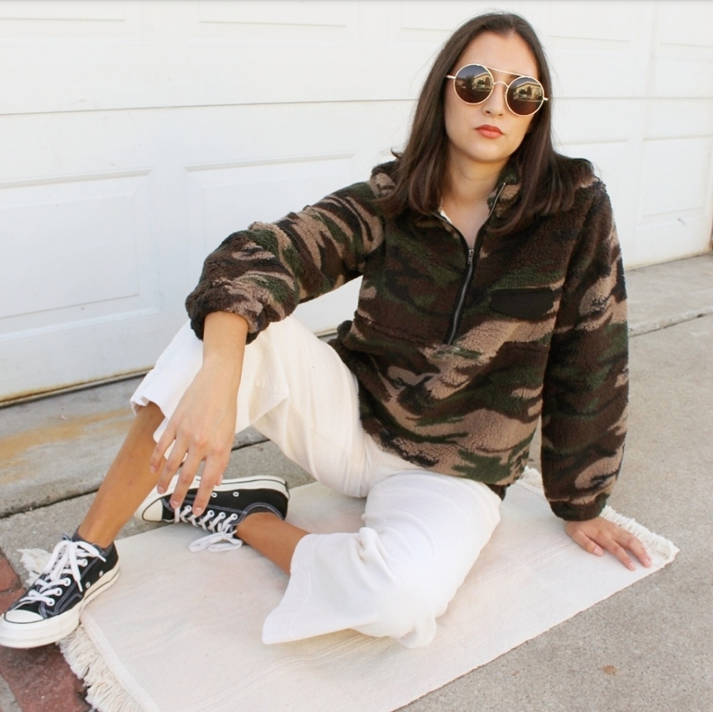 🚨//Fall Favorite Collection//Camo Fluffy Pullover - Picture 2 of 8